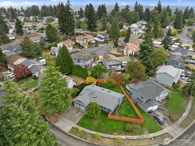 25340 36th Place S, Kent, WA 98032