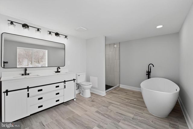 2911 PINEWOOD AVE, Baltimore, MD 21214