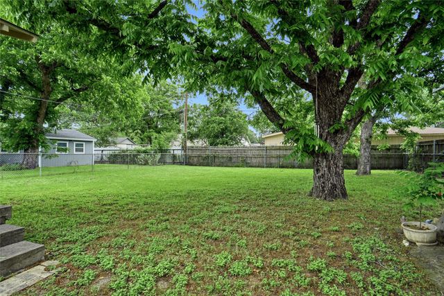 3204 Edith Lane, Haltom City, TX 76117