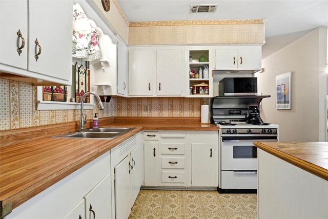 3204 Edith Lane, Haltom City, TX 76117