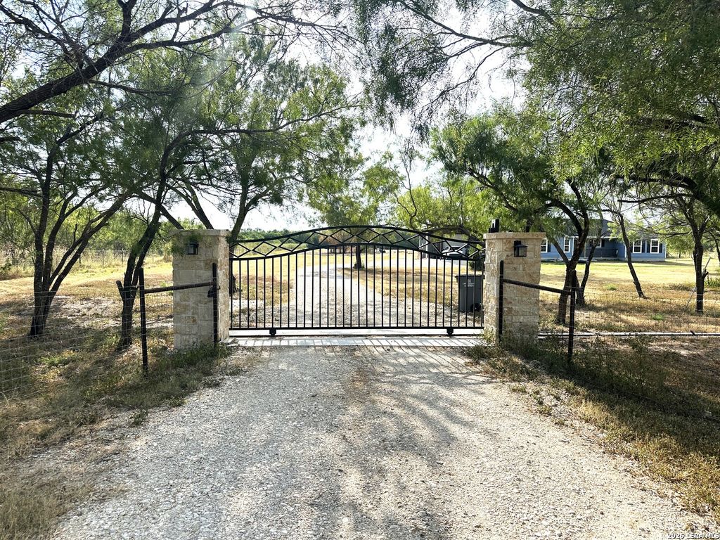 2171 & 2155 County Road 5710, Devine, TX 78016