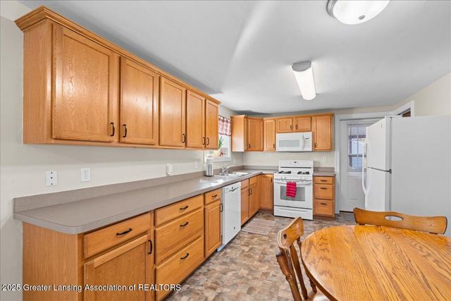 2029 Hillcrest Street, Lansing, MI 48910