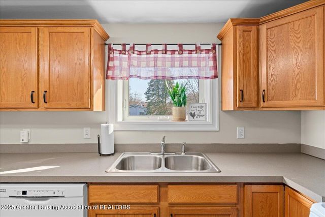 2029 Hillcrest Street, Lansing, MI 48910