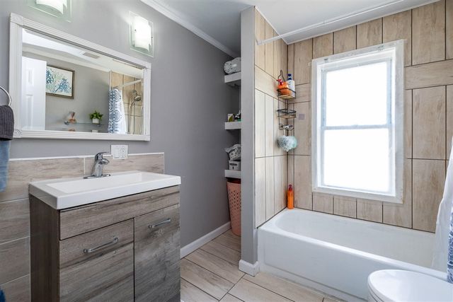 187 Wall Street, Pontiac, MI 48342