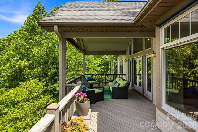 135 Crossvine Trail, Hendersonville, NC 28739