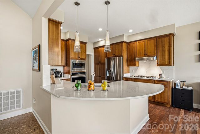 135 Crossvine Trail, Hendersonville, NC 28739