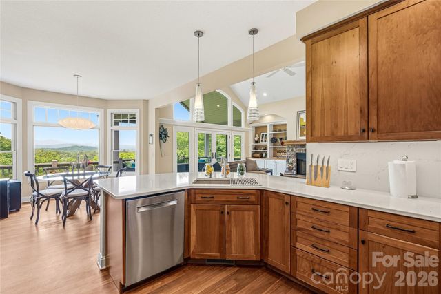 135 Crossvine Trail, Hendersonville, NC 28739