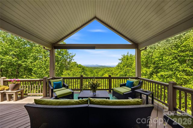 135 Crossvine Trail, Hendersonville, NC 28739