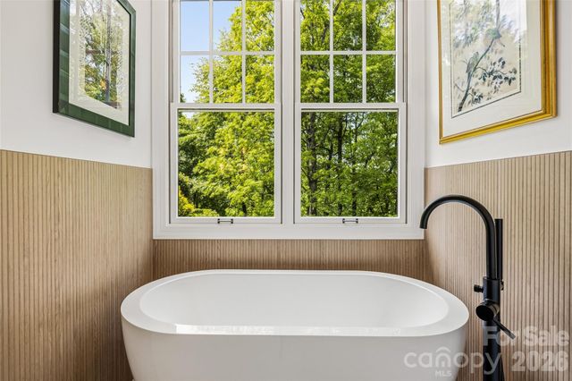 135 Crossvine Trail, Hendersonville, NC 28739