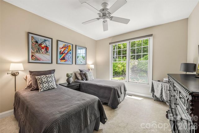 135 Crossvine Trail, Hendersonville, NC 28739