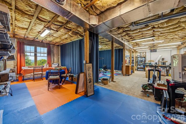 135 Crossvine Trail, Hendersonville, NC 28739