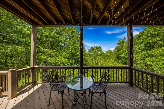 135 Crossvine Trail, Hendersonville, NC 28739