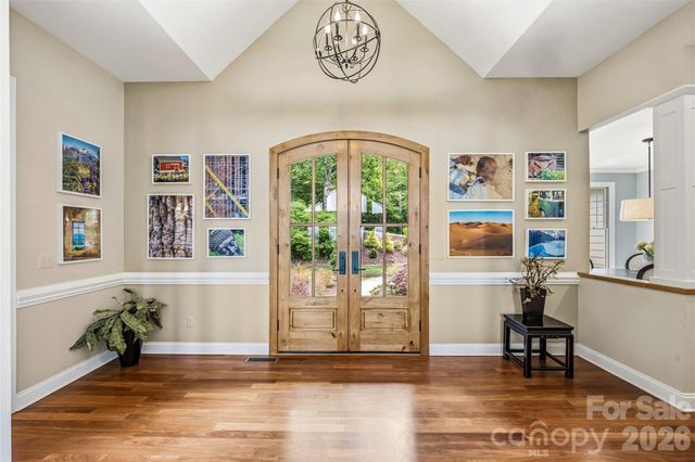 135 Crossvine Trail, Hendersonville, NC 28739