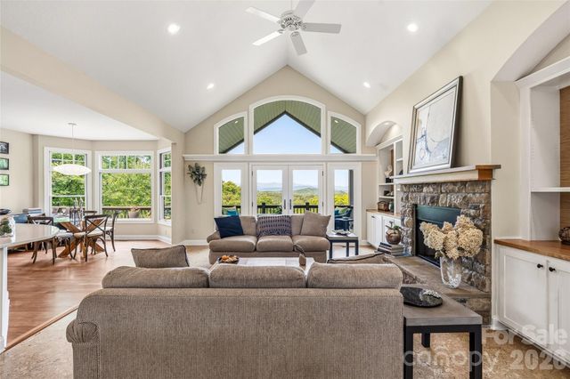 135 Crossvine Trail, Hendersonville, NC 28739