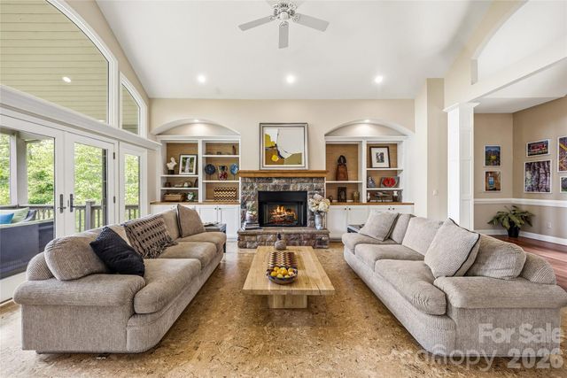 135 Crossvine Trail, Hendersonville, NC 28739