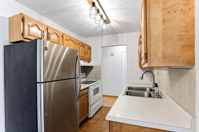 12864 Nicollet Avenue 202, Burnsville, MN 55337
