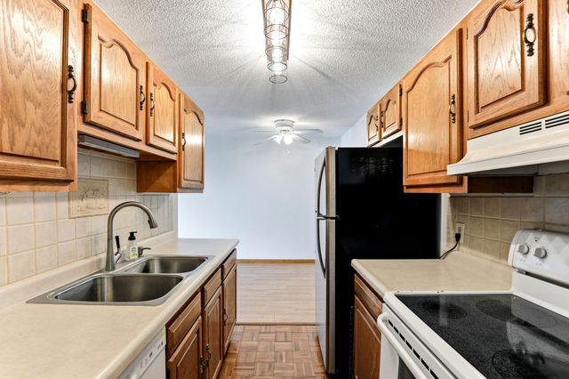 12864 Nicollet Avenue 202, Burnsville, MN 55337