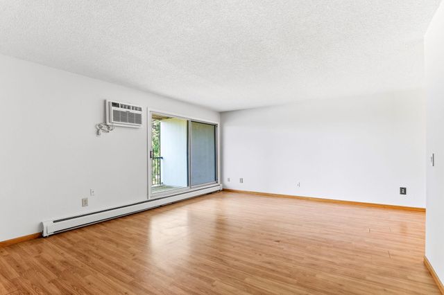 12864 Nicollet Avenue 202, Burnsville, MN 55337