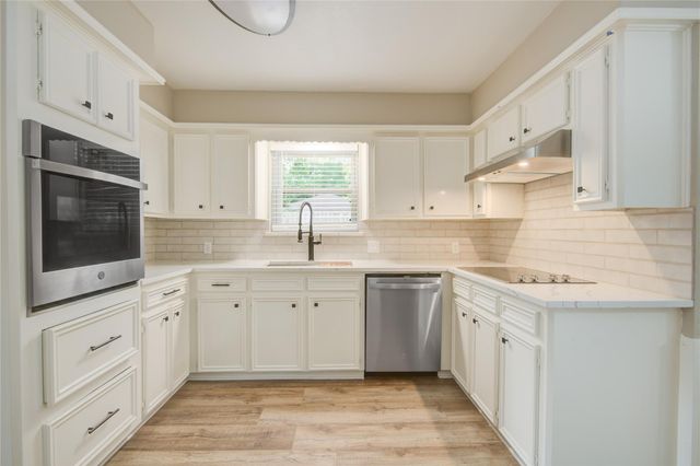 222 Ridgewood Drive, Spring, TX 77386