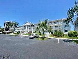 10686 GULFSHORE DR 304 A, Naples, FL 34108
