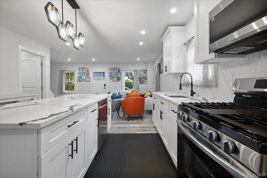210 N Delaware Avenue, Massapequa, NY 11758 — photo 5