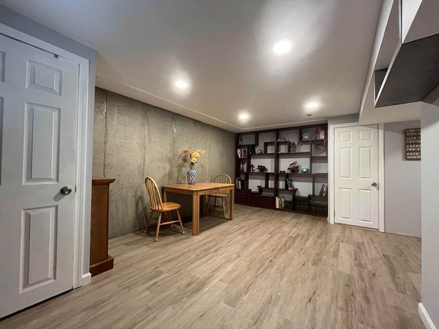 52 West Pond Rd, Plymouth, MA 02360