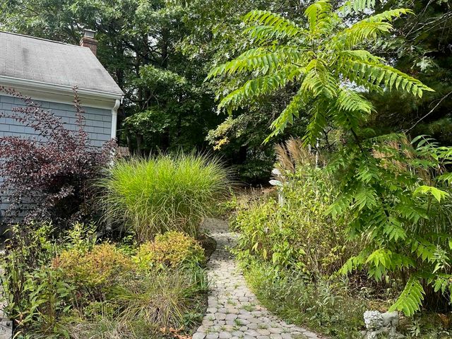 52 West Pond Rd, Plymouth, MA 02360