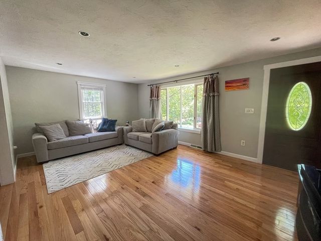 52 West Pond Rd, Plymouth, MA 02360