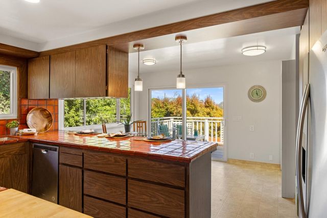 922 Maple Street, Pacific Grove, CA 93950