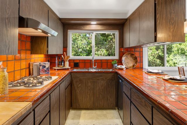 922 Maple Street, Pacific Grove, CA 93950