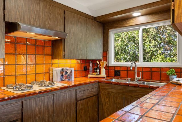 922 Maple Street, Pacific Grove, CA 93950