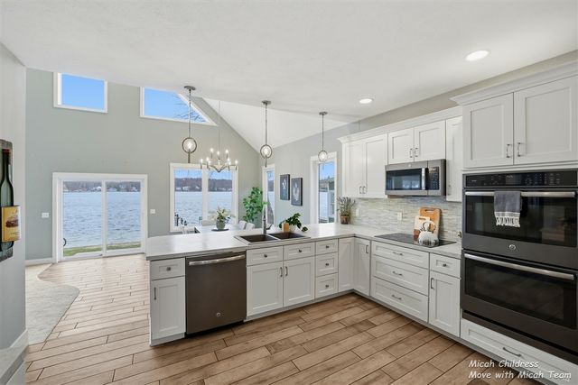 8563 Je Ne Be Drive, Rockford, MI 49341