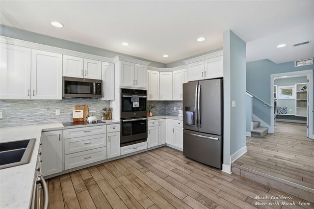 8563 Je Ne Be Drive, Rockford, MI 49341