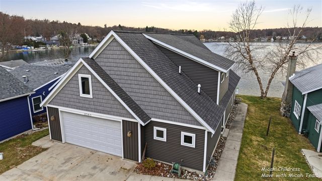 8563 Je Ne Be Drive, Rockford, MI 49341