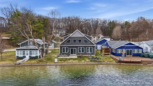 8563 Je Ne Be Drive, Rockford, MI 49341