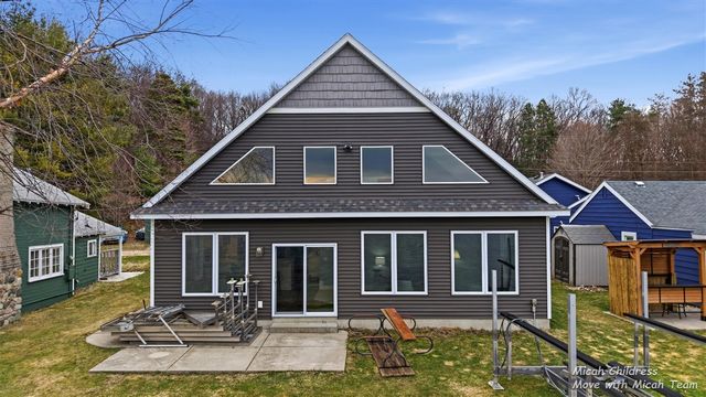 8563 Je Ne Be Drive, Rockford, MI 49341