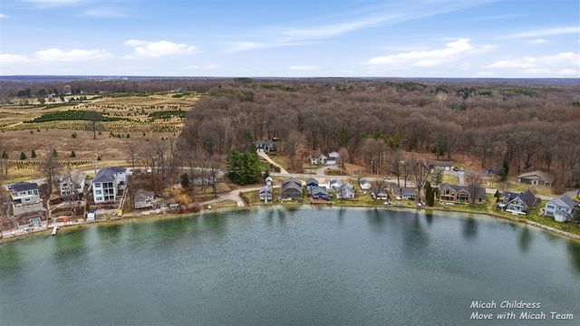 8563 Je Ne Be Drive, Rockford, MI 49341