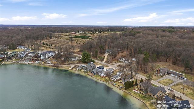 8563 Je Ne Be Drive, Rockford, MI 49341