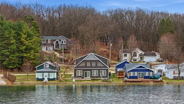 8563 Je Ne Be Drive, Rockford, MI 49341