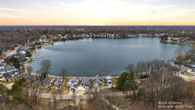 8563 Je Ne Be Drive, Rockford, MI 49341