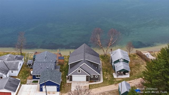 8563 Je Ne Be Drive, Rockford, MI 49341