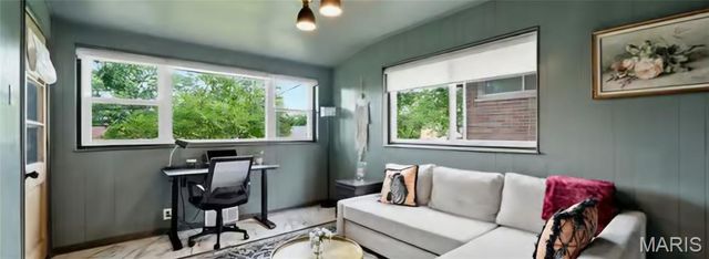 1015 Chartres Avenue, University City, MO 63132
