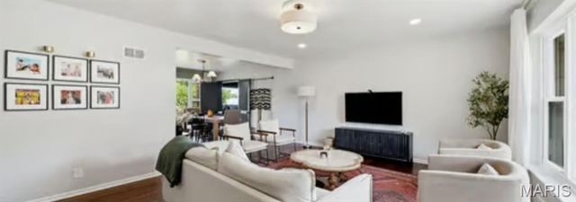 1015 Chartres Avenue, University City, MO 63132