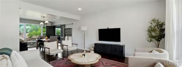 1015 Chartres Avenue, University City, MO 63132