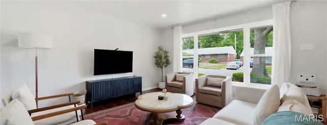 1015 Chartres Avenue, University City, MO 63132