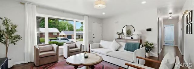 1015 Chartres Avenue, University City, MO 63132