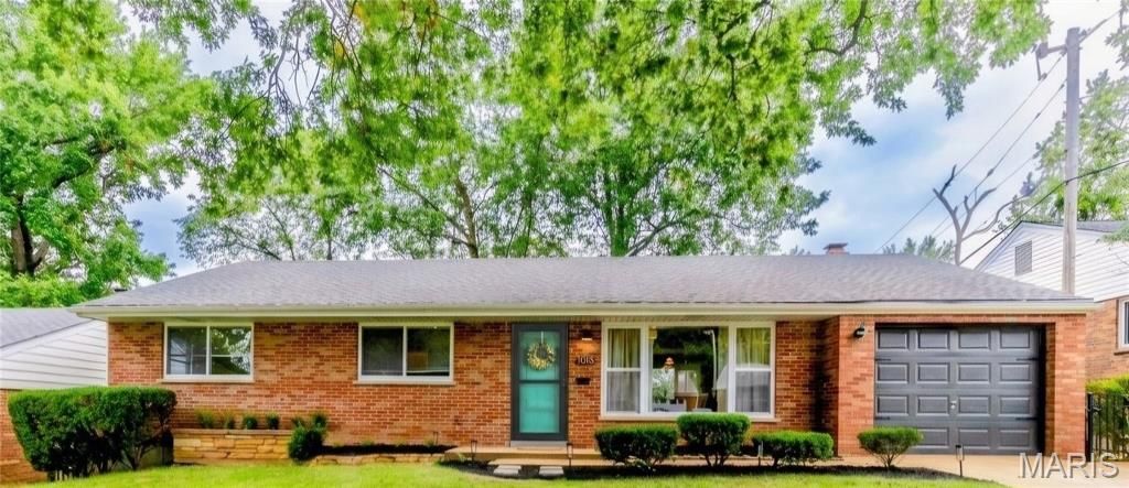 1015 Chartres Avenue, University City, MO 63132