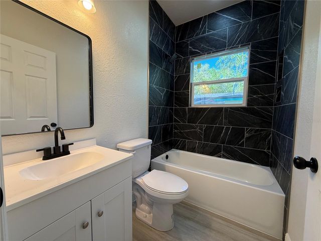 1311 NE 3RD AVENUE, Gainesville, FL 32641