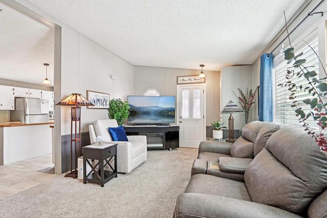 412 Oak Lodge Road, Waterford, WI 53185