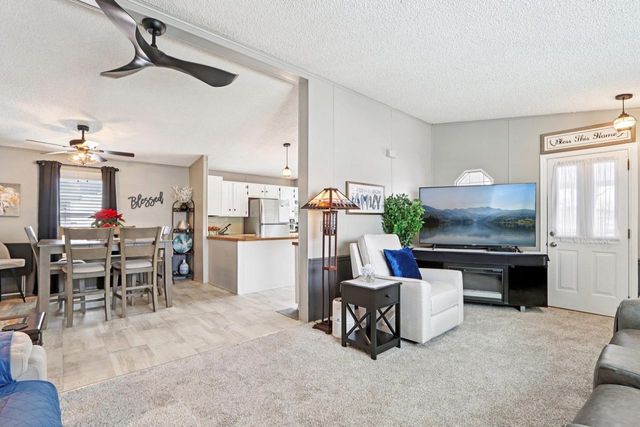 412 Oak Lodge Road, Waterford, WI 53185